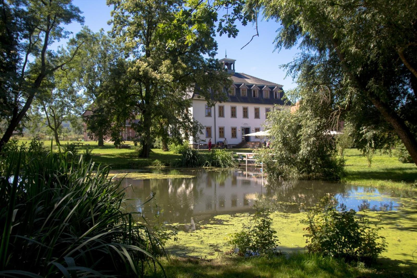 Biohotel Stiftsgut Wilhelmsgluecksbrunn Creuzburg Esterno foto