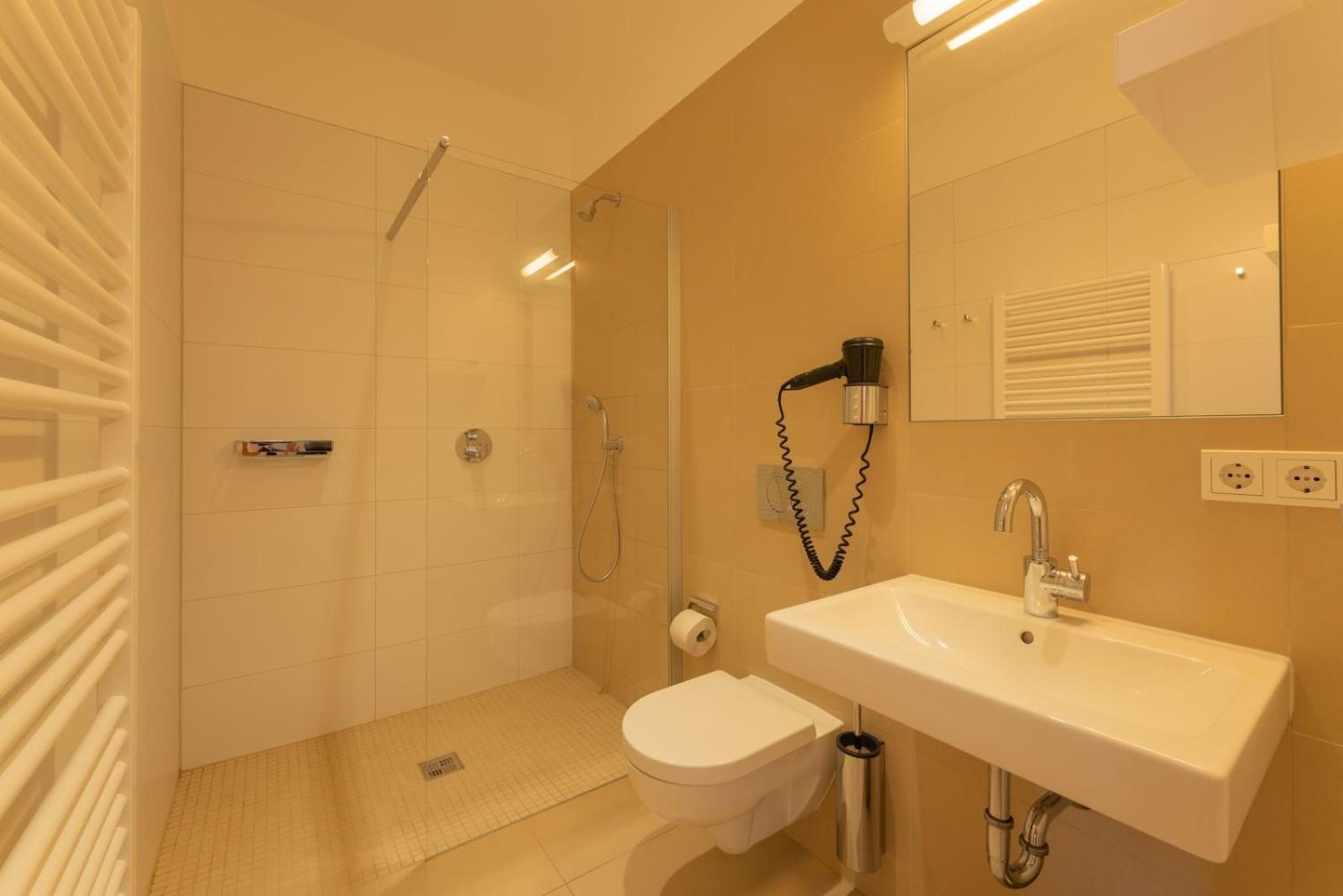 Biohotel Stiftsgut Wilhelmsgluecksbrunn Creuzburg Esterno foto