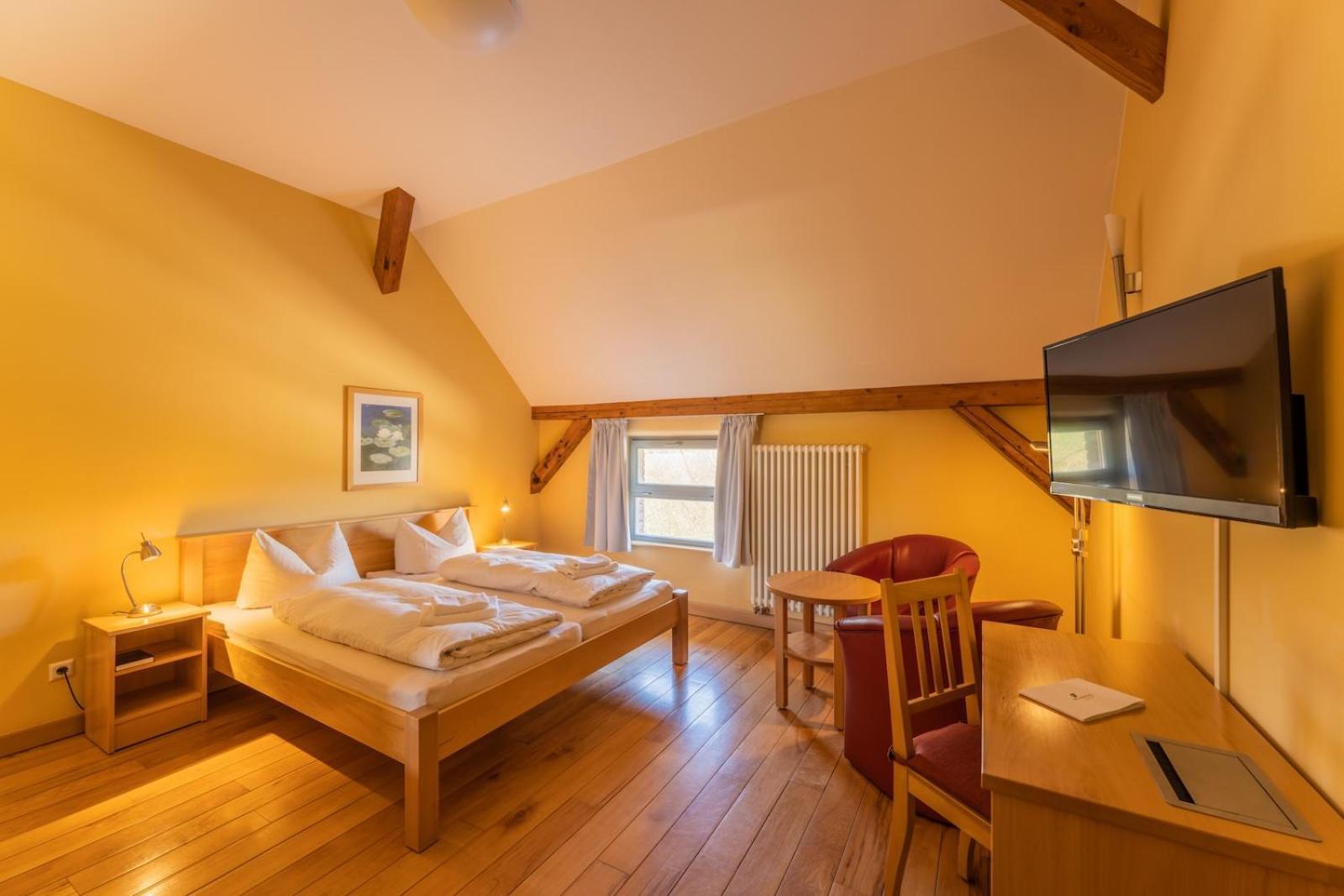Biohotel Stiftsgut Wilhelmsgluecksbrunn Creuzburg Esterno foto