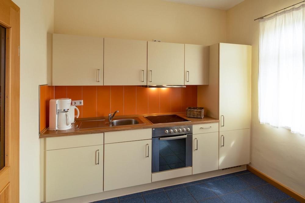 Biohotel Stiftsgut Wilhelmsgluecksbrunn Creuzburg Esterno foto